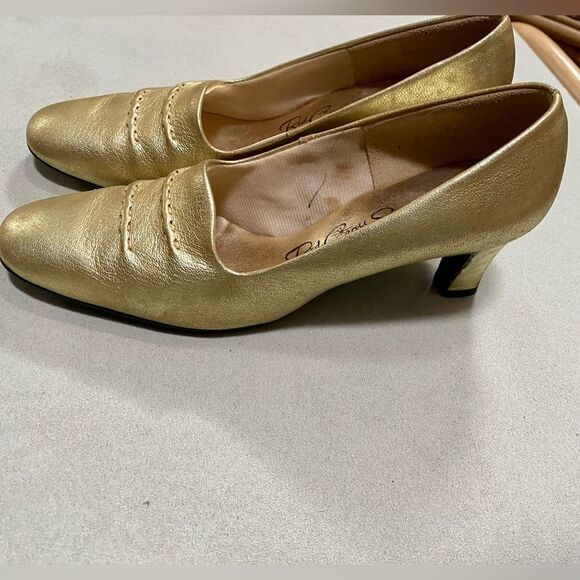 Vintage gold heels by Red Cross shoes in size 7 - Picture 1 of 4